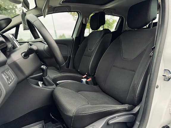 Renault Clio 19 of 27