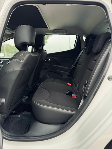 Renault Clio 22 of 27