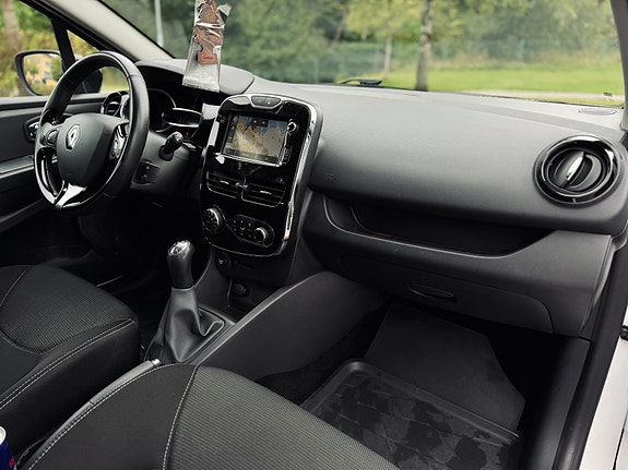 Renault Clio 16 of 27