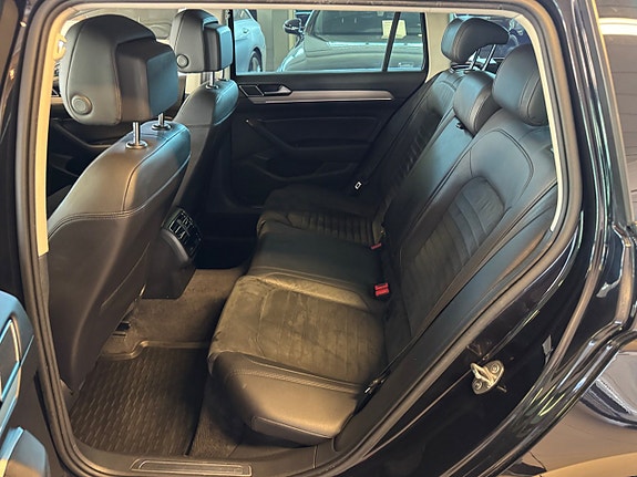 Volkswagen Passat 9 of 12