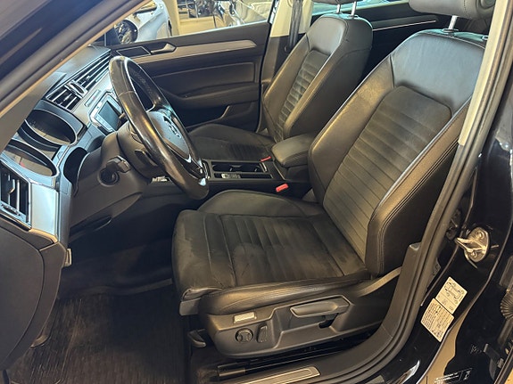 Volkswagen Passat 8 of 12