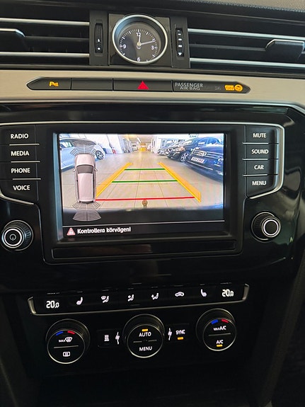 Volkswagen Passat 12 of 12