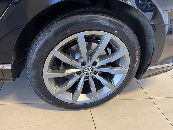 Volkswagen Passat 5 of 12