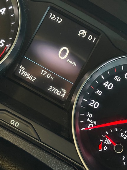 Volkswagen Passat 10 of 12