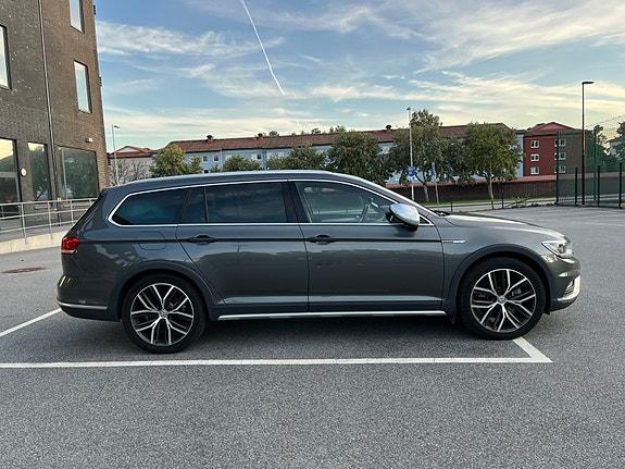 Volkswagen Passat Alltrack 4 of 18