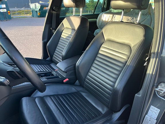 Volkswagen Passat Alltrack 8 of 18