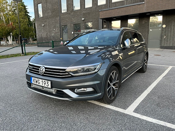 Volkswagen Passat Alltrack 14 of 18