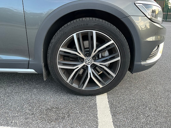 Volkswagen Passat Alltrack 11 of 18