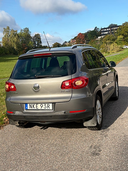 Volkswagen Tiguan 3 of 12