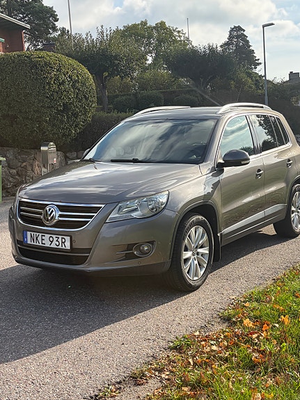 Volkswagen Tiguan 2 of 12