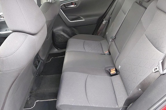 Toyota RAV4 8 of 11
