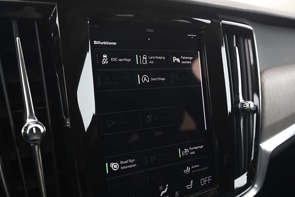 Volvo V90 Cross Country 24 of 30
