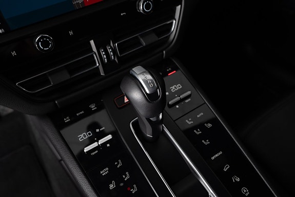 Porsche Macan 10 of 28