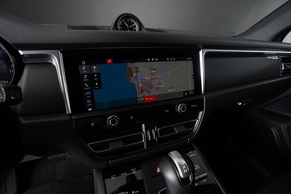 Porsche Macan 8 of 28