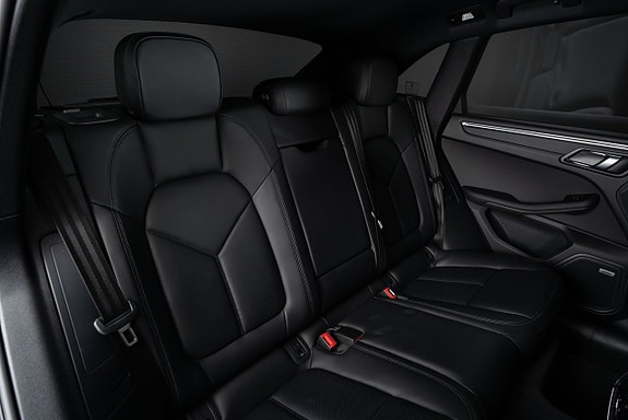 Porsche Macan 18 of 28