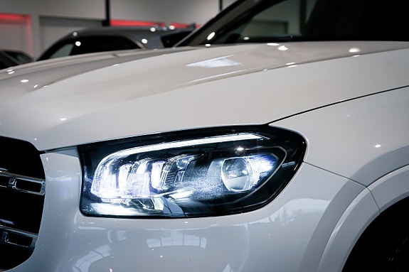 Mercedes-Benz GLS580 4 of 30