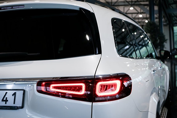 Mercedes-Benz GLS580 9 of 30