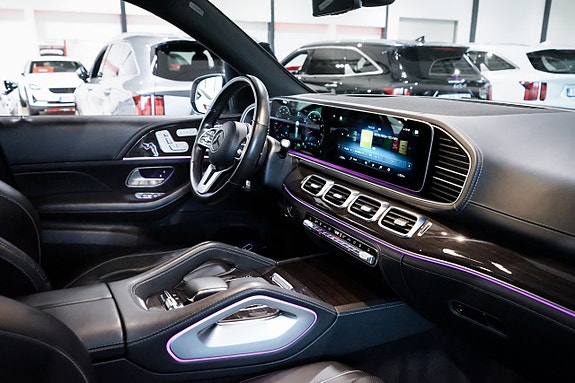 Mercedes-Benz GLS580 28 of 30
