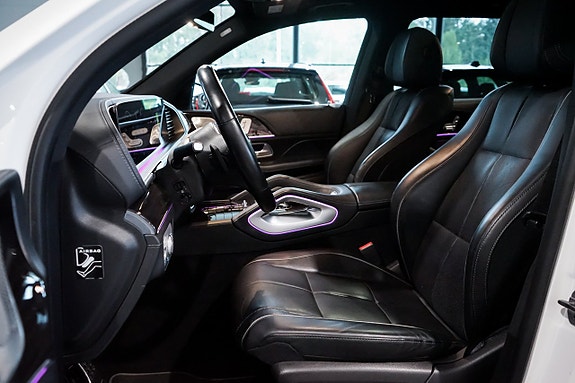 Mercedes-Benz GLS580 27 of 30