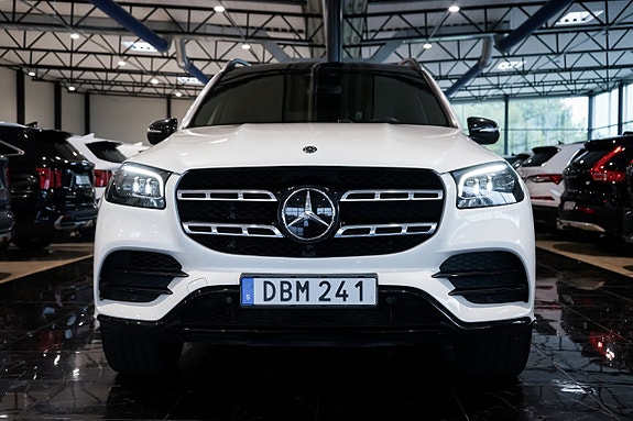Mercedes-Benz GLS580 2 of 30