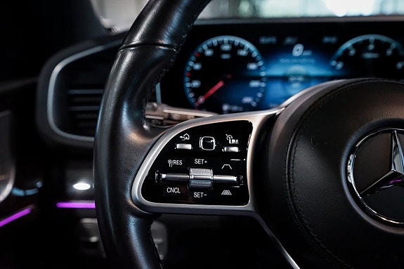 Mercedes-Benz GLS580 24 of 30