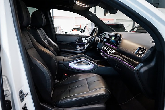 Mercedes-Benz GLS580 29 of 30