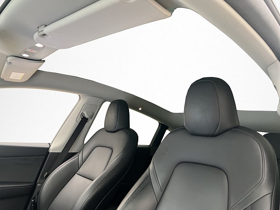 Tesla Model Y 13 of 30