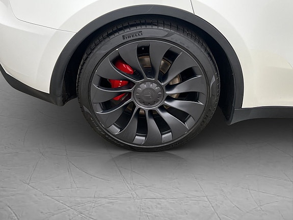 Tesla Model Y 30 of 30