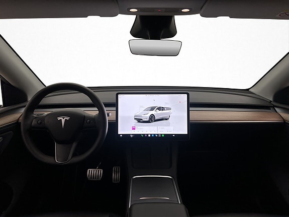Tesla Model Y 14 of 30