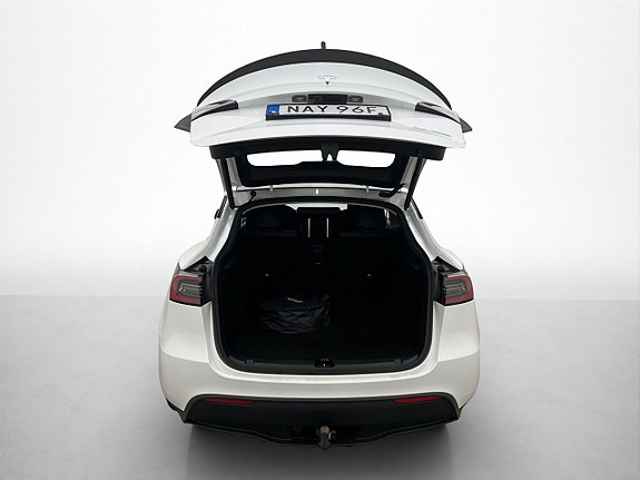 Tesla Model Y 27 of 30