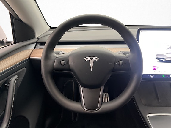 Tesla Model Y 15 of 30