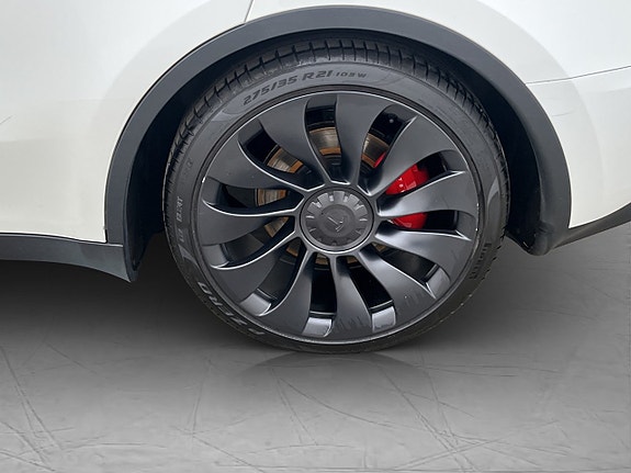 Tesla Model Y 29 of 30