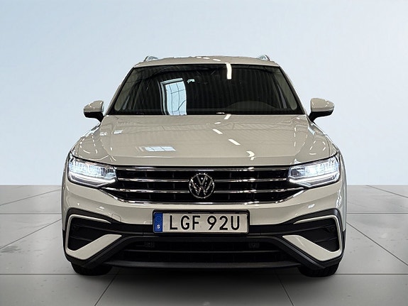 Volkswagen Tiguan Allspace 2 of 27