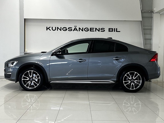 Volvo S60 Cross Country 3 of 26