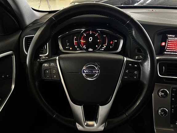 Volvo S60 Cross Country 18 of 26