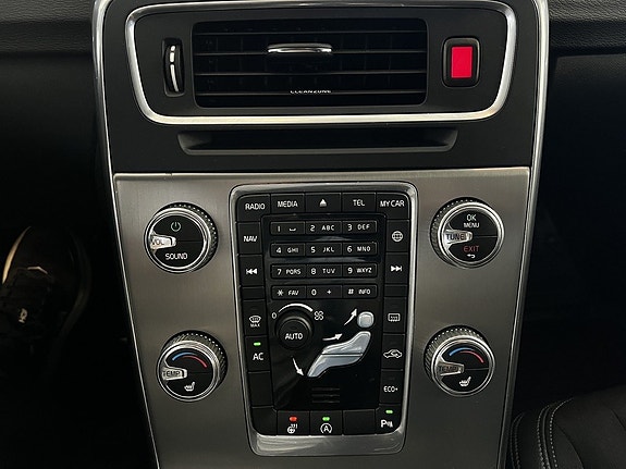Volvo S60 Cross Country 20 of 26