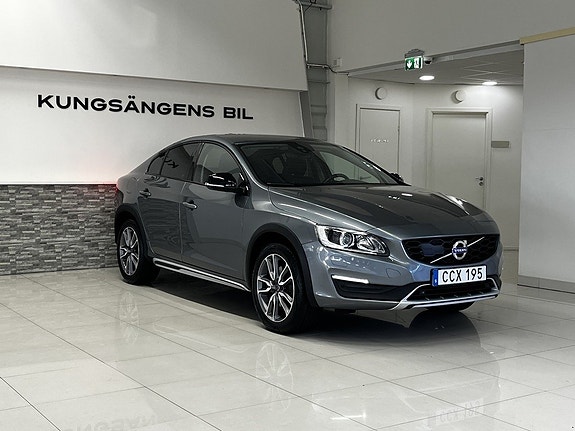 Volvo S60 Cross Country 5 of 26