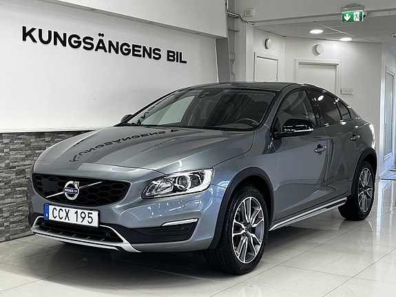 Volvo S60 Cross Country 2 of 26