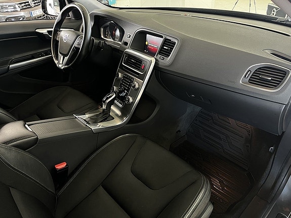 Volvo S60 Cross Country 12 of 26