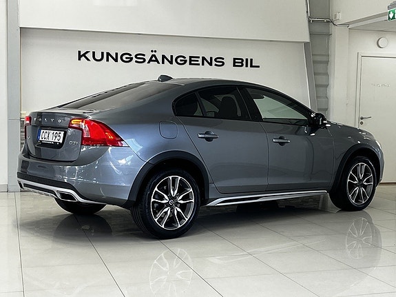 Volvo S60 Cross Country 8 of 26