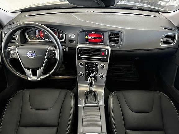 Volvo S60 Cross Country 14 of 26