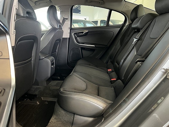 Volvo S60 Cross Country 15 of 26