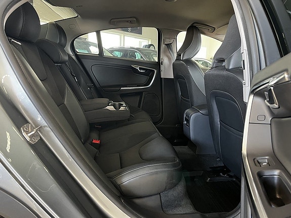Volvo S60 Cross Country 16 of 26