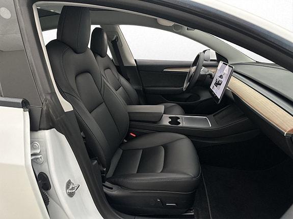 Tesla Model 3 28 of 30