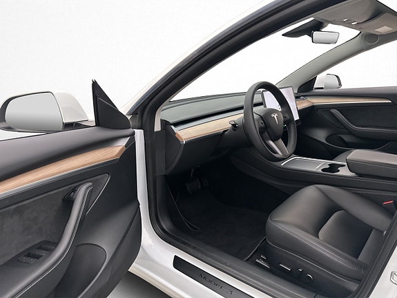 Tesla Model 3 11 of 30