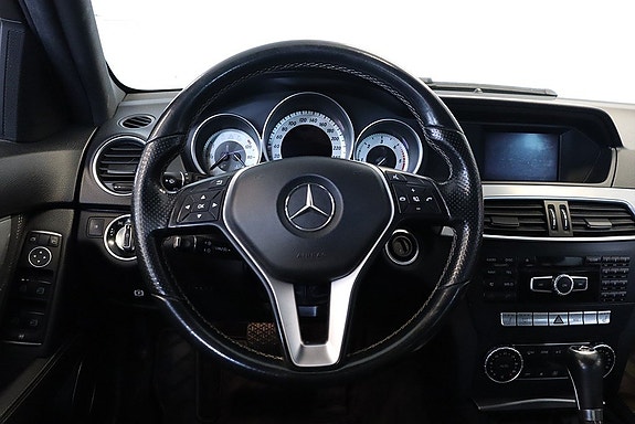 Mercedes-Benz CLA180 d 2 of 16
