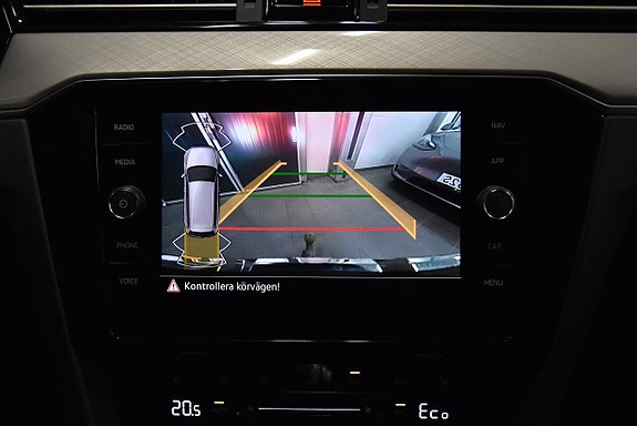 Volkswagen Passat 14 of 21