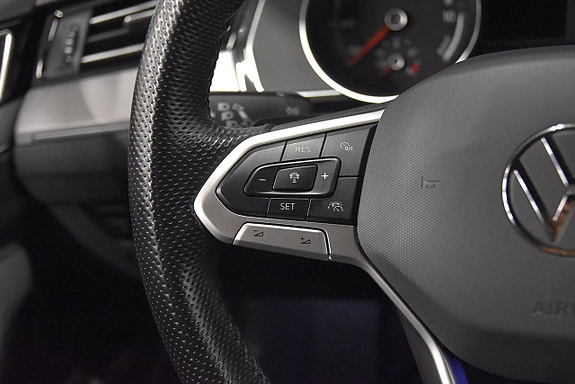 Volkswagen Passat 10 of 21