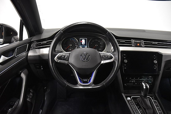Volkswagen Passat 2 of 21
