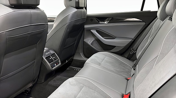 Volkswagen Passat 11 of 19